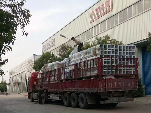 日產300噸<a href=http://m.bjubbs.com.cn/product/ target=_blank class=infotextkey>玉米深加工設備</a>發貨現場